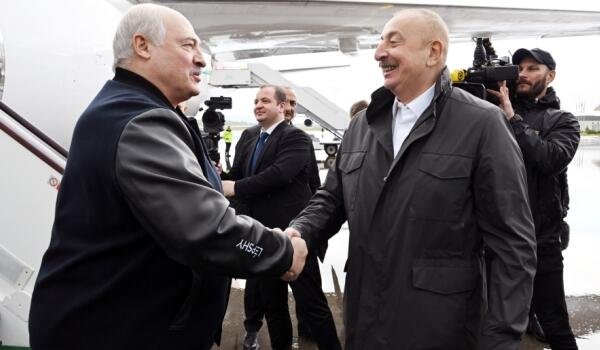 Lukaşenko Füzuliyə getdi, Əliyev şəxsən qarşıladı -
