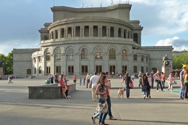 Ermənistanın İctimai Radiosunda Bakı vaxtı quruldu - Foto