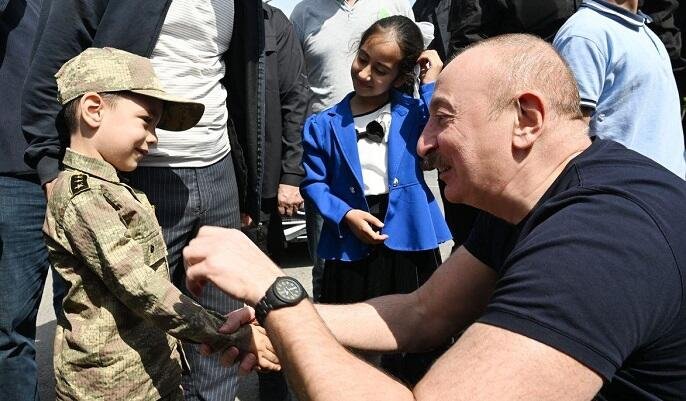Laçında maraqlı dialoq: Sən mütləq general olacaqsan!