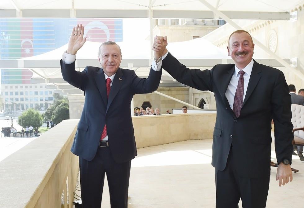 Tarixi gün: Laçın aeroportu açıldı!